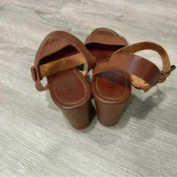 Mia Women’s Manuela Brown Block Chunky Heels - Picture 6 of 10